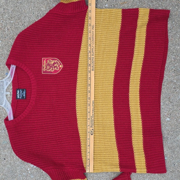 Harry Potter Gryffindor Pullover Knit Cropped Crewneck Sweater Size 2XL - Picture 6 of 7